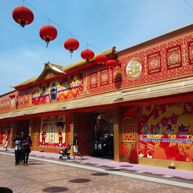 Vihara Maitreya Cemara Asri : Suasana Imlek 2015