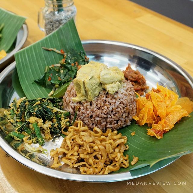 Warung Ba.Da.Ce  menyediakan beberapa pilihan nasi (#1)