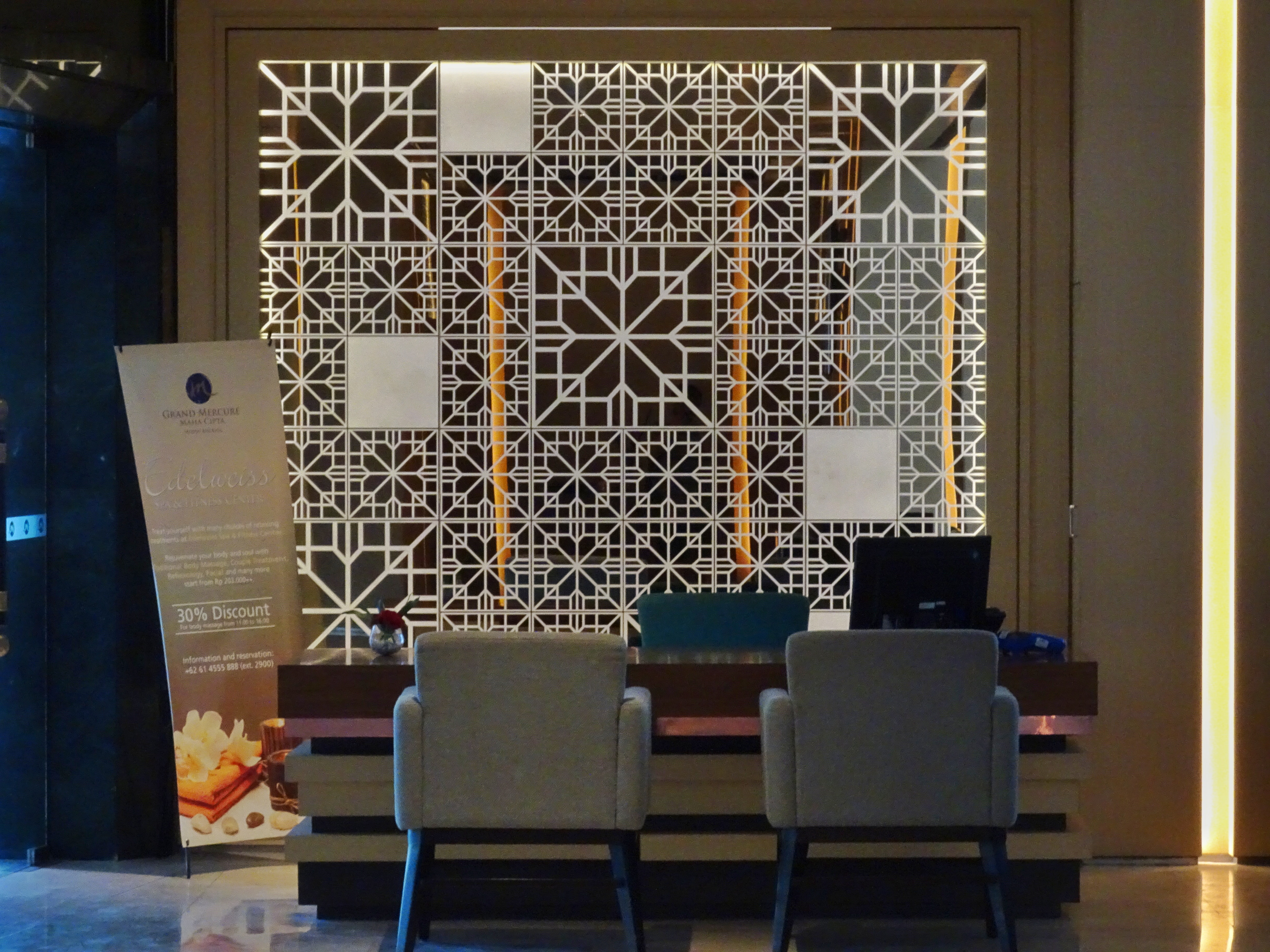 Ornamen Khas Melayu di Grand Mercure Medan