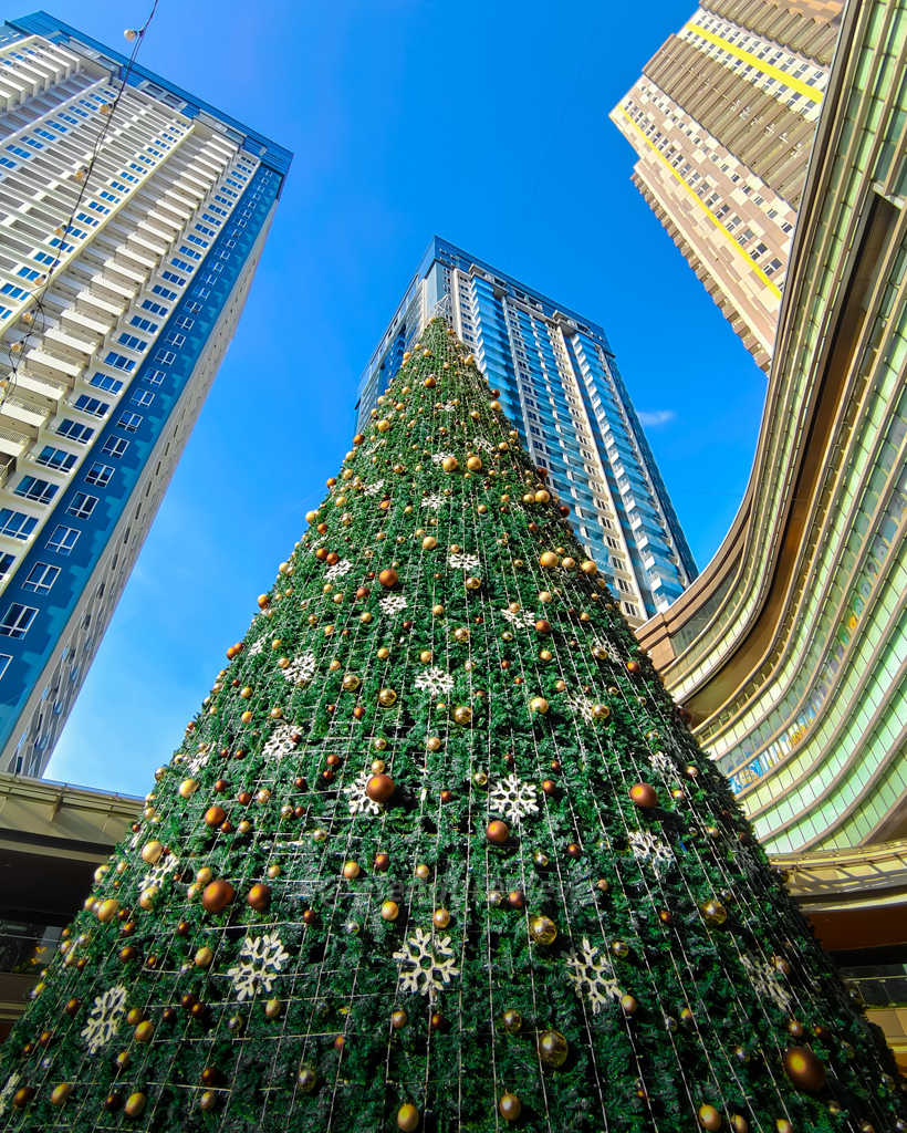 Pohon Natal Tertinggi Dalam Mall Pertama di Medan