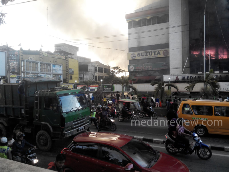 Medan Plaza Terbakar Hebat #4